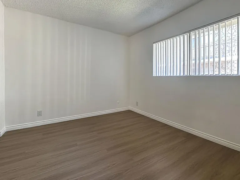 PAR - Park West Apts. — Photo 16