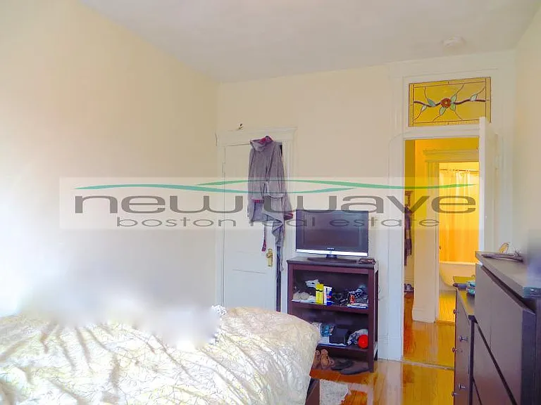 100 Queensberry St #7 — Photo 3