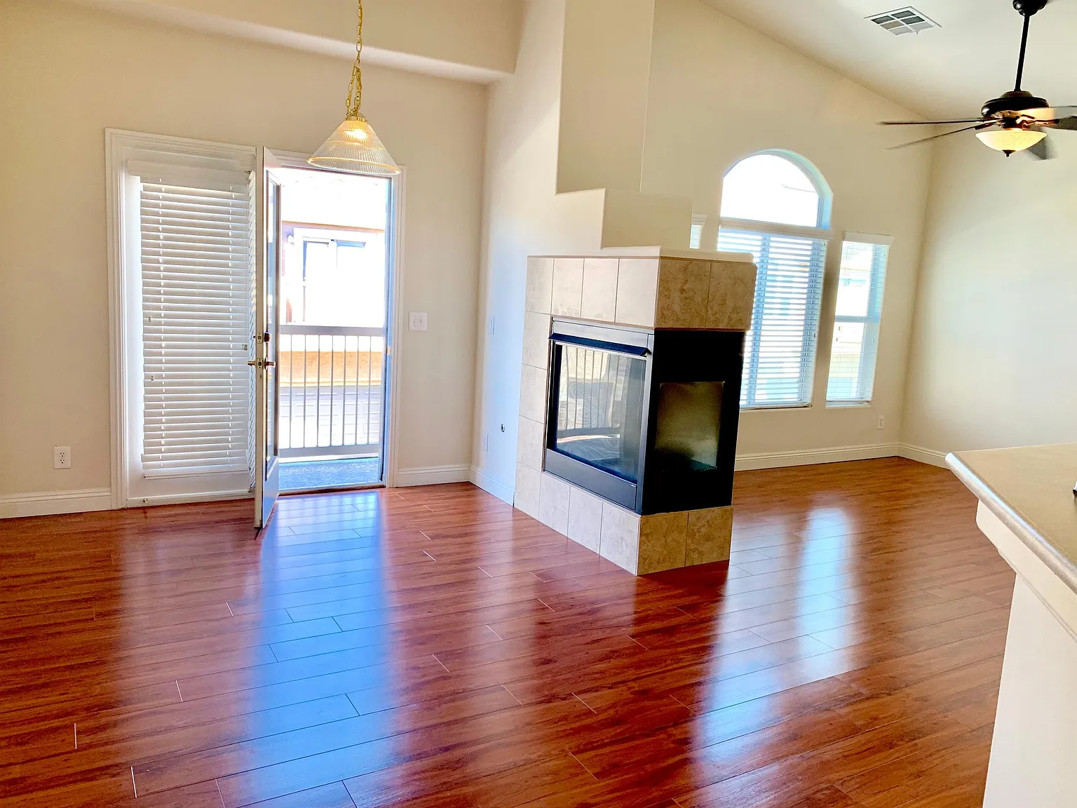 2 bed, 1200 sqft, $1,700 — Photo 2