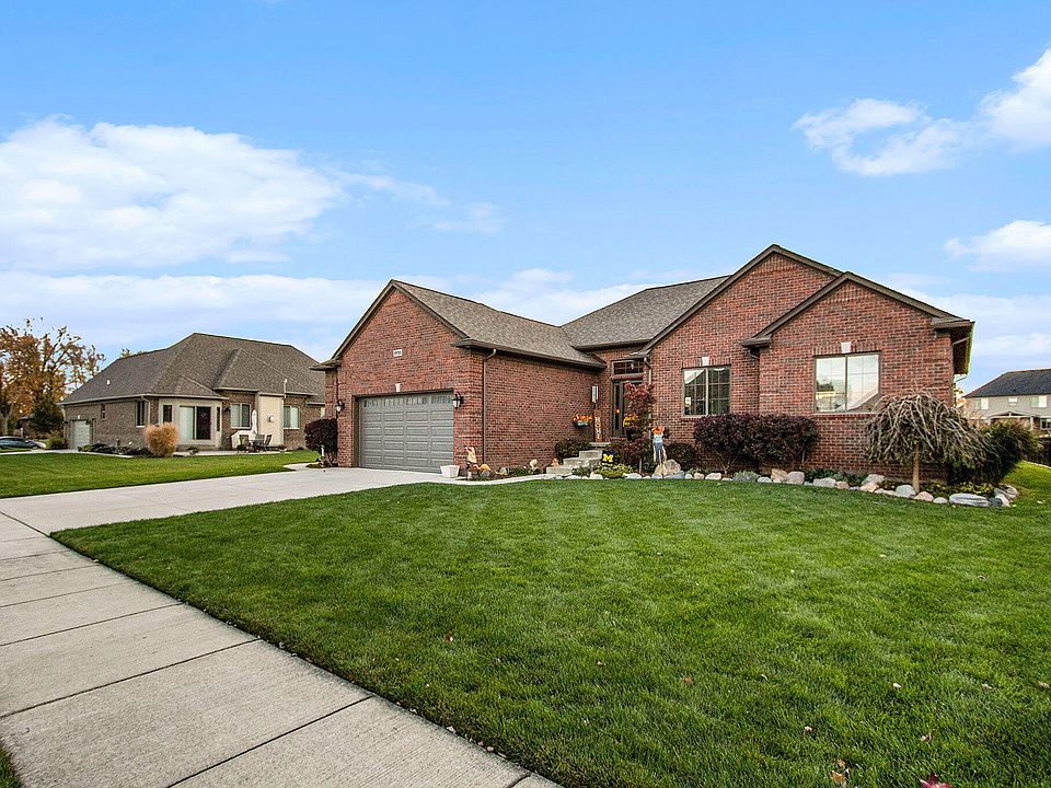 1st image of 39725 Cannon Dr