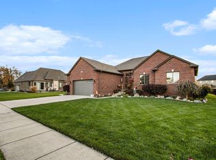 39725 Cannon Dr, Harrison Township, MI 48045