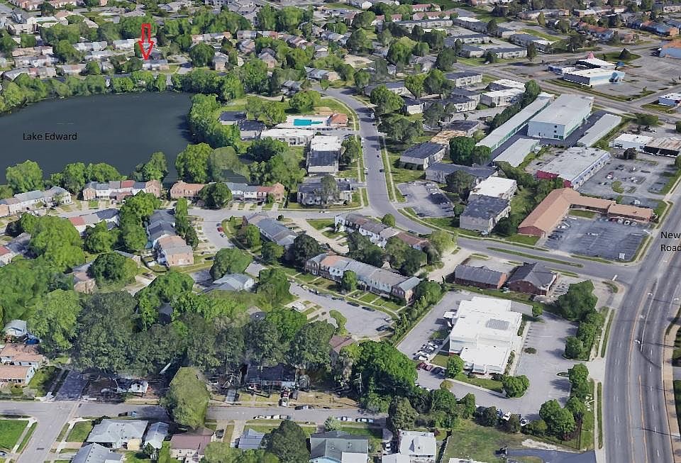 This townhouse faces the lake.