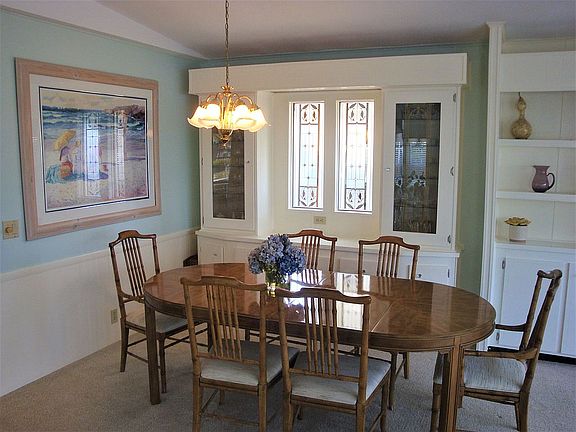 FORMAL DINING AREA