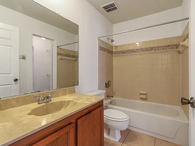 4017 Versailles Dr #4017F — Photo 7