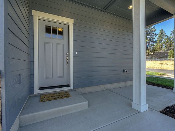3rd image of 471 SE Gleneden Pl