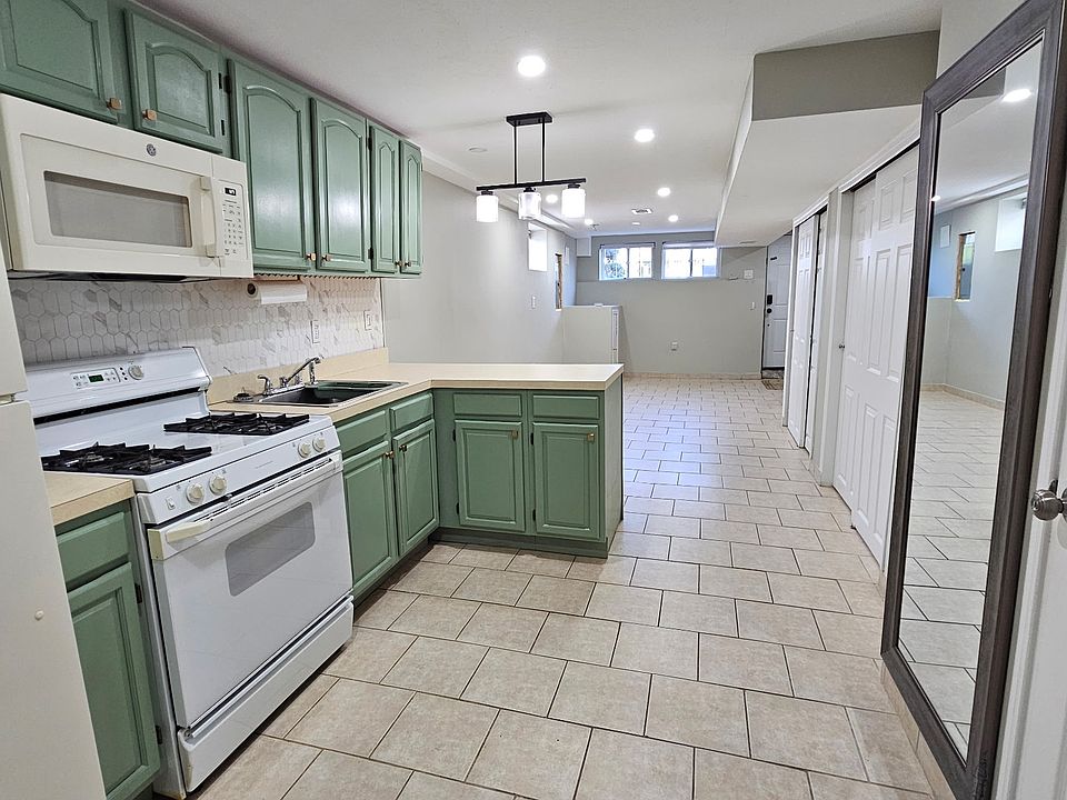 1st image of 338 Huguenot Ave #1
