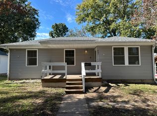 697 N Ted Ave, Marshall, MO 65340