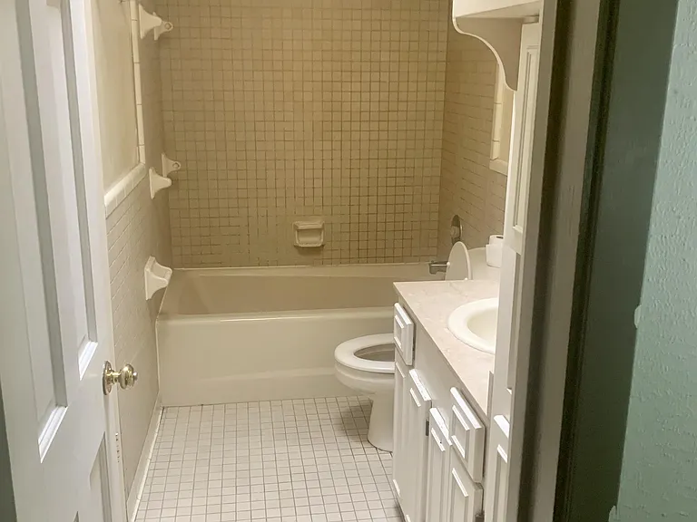 918 Robert St #3 — Photo 4