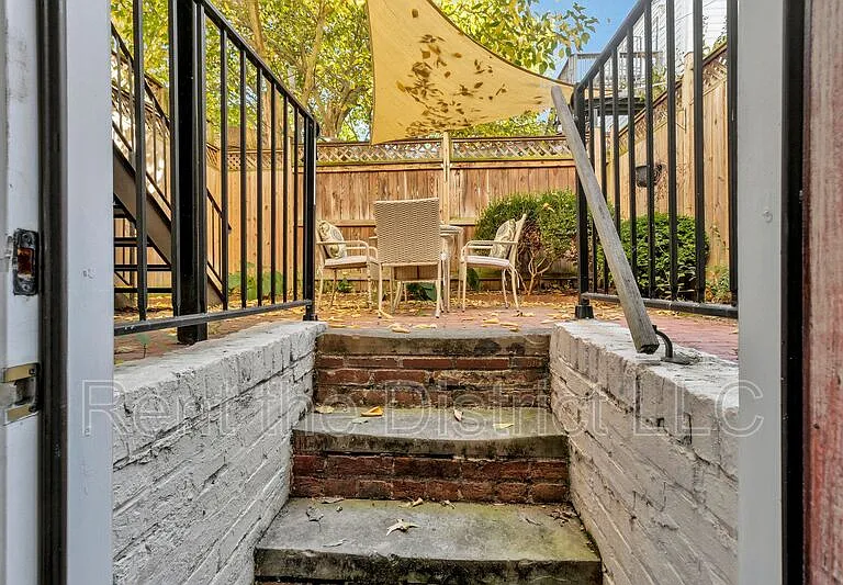 303 C St SE #A — Photo 16