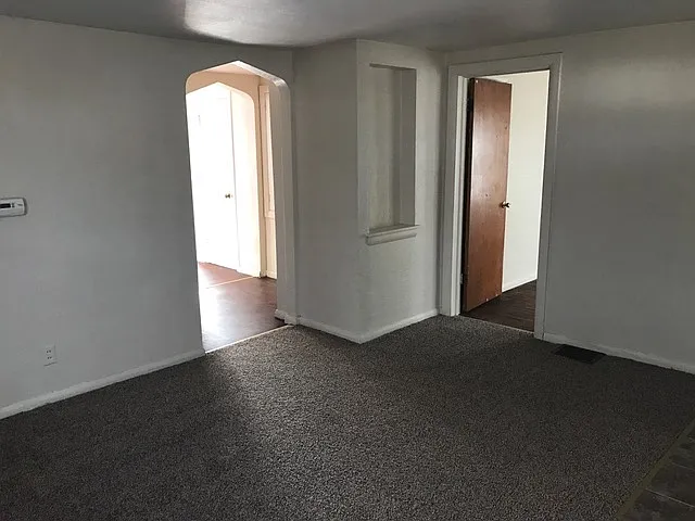 3226 W Augustana Ave photo 1