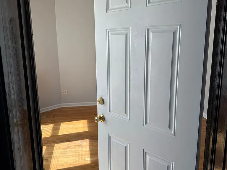 SPACIOUS 2 BEDROOM APARTMENTS AVAILABLE — Photo 15