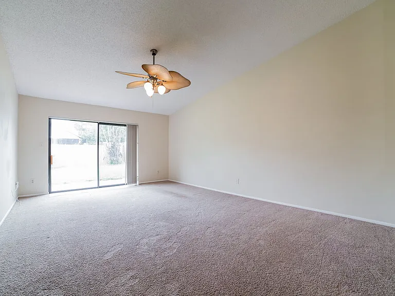 1029 Wainright Dr — Photo 5