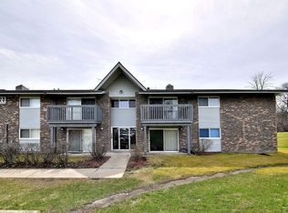 16W525 Mockingbird Ln APT 202, Willowbrook, IL 60527