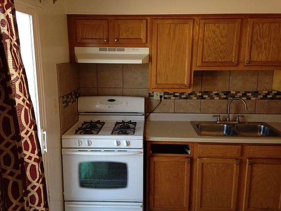 3rd image of 209 E Glenn St
