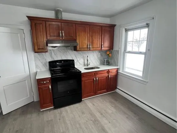 535 N 2nd St #2, New Hyde Park, NY 11040