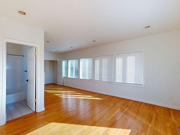 5th image of 1335 Washington St #9