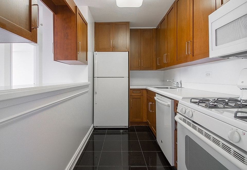 1st image of 400 E 71st St APT 22J