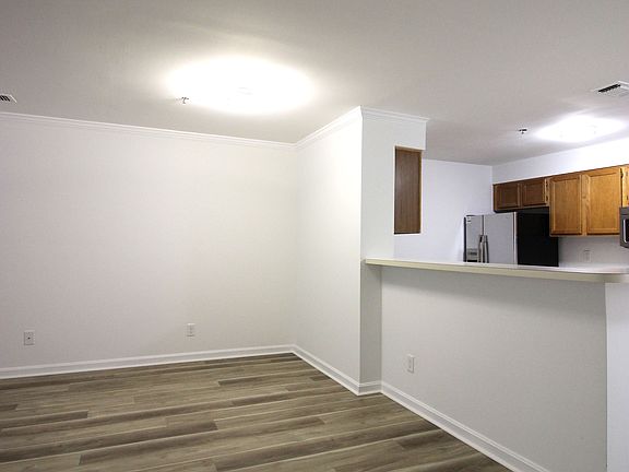 5th image of 1100 Quaker Hill Dr APT 127