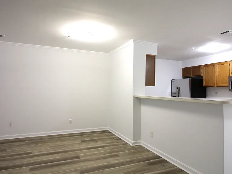 1100 Quaker Hill Dr #127 — Photo 4