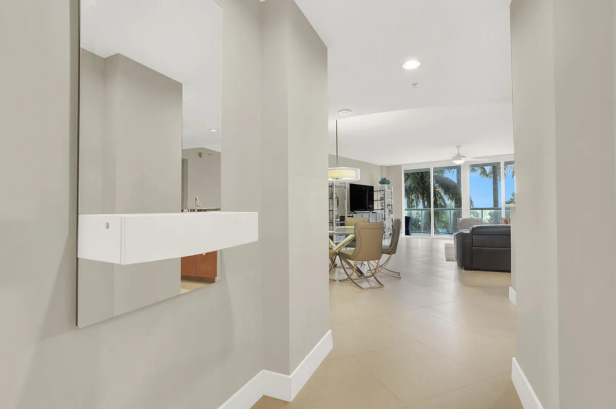 Building Photo - 1 N Ocean Blvd #508