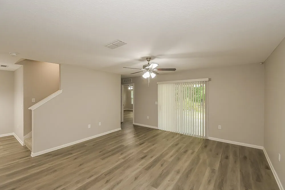 3 bed, 3.0 bath, 2286 sqft, $2,445 — Photo 4