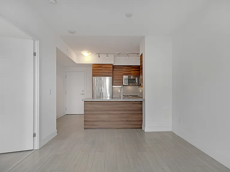 525 Adelaide St W — Photo 9