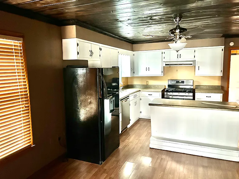 2408 Willow Rd — Photo 4