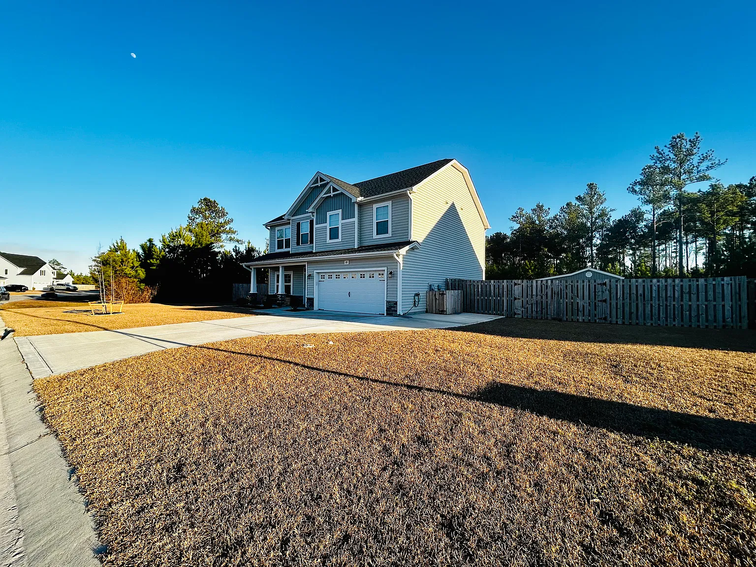 4 bed, 2.5 bath, 2317 sqft, $2,400 — Photo 3