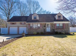 50 Wickey Ave, Westbury, NY 11590