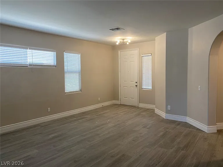 471 Center Green Dr — Photo 2