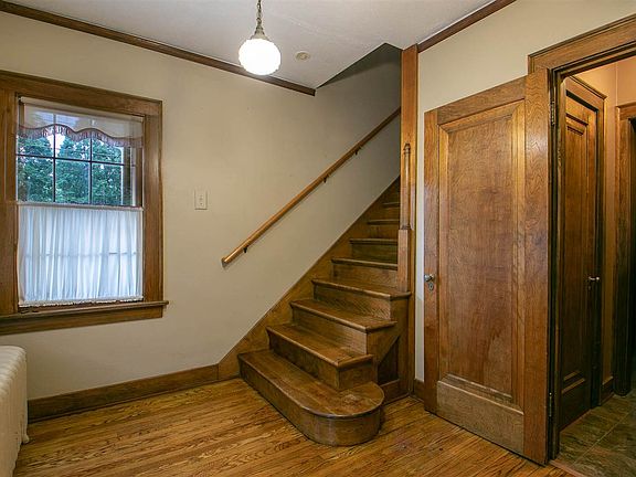 5th image of 218 Harper Ave