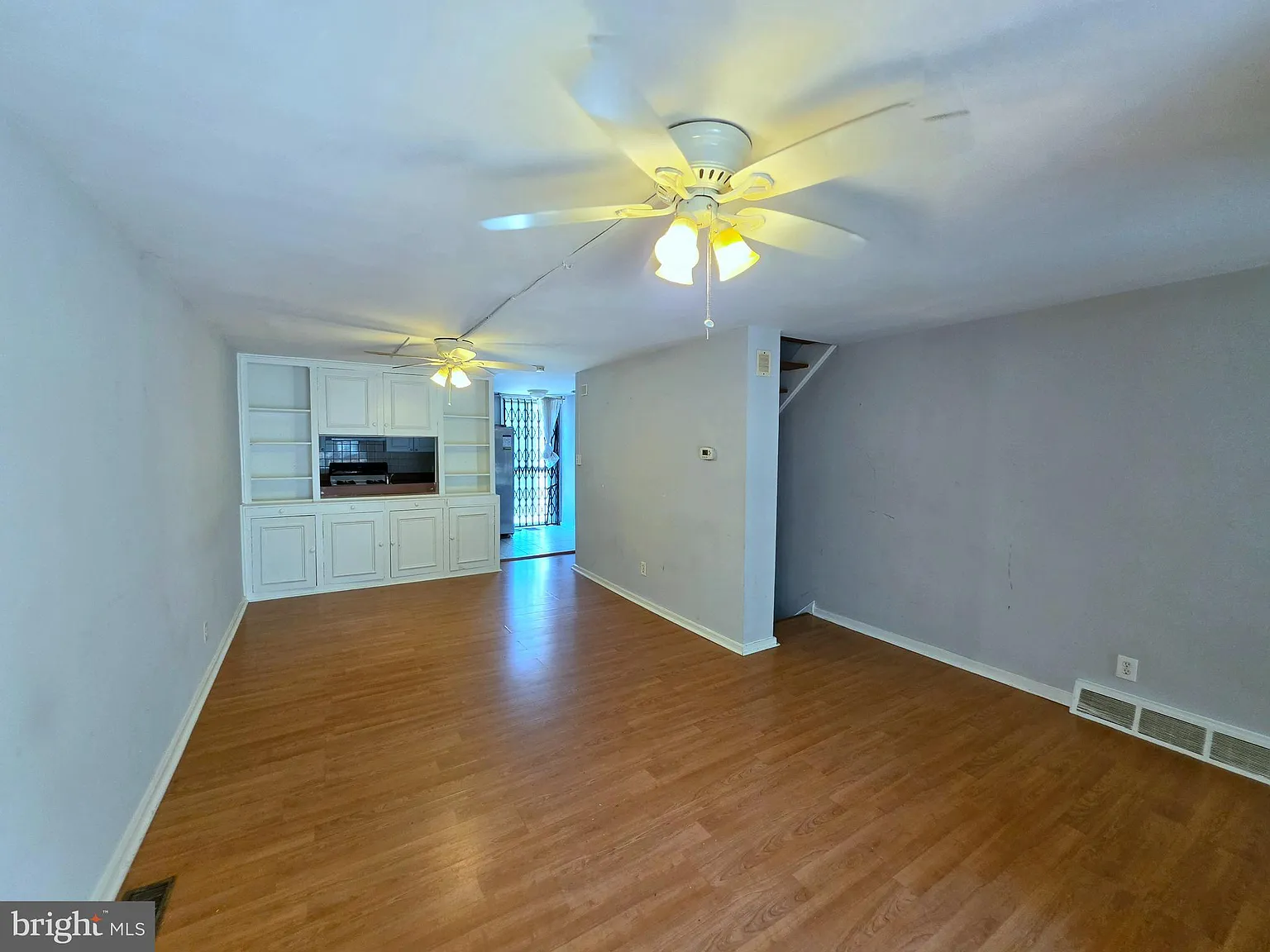 4 bed, 2000 sqft, $3,200 — Photo 2