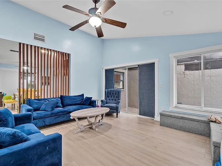 607 Village Lake Dr — Photo 6