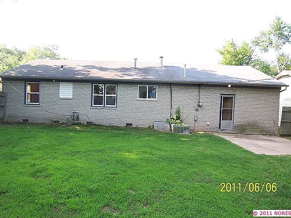 2nd image of 203 W Davis Ave