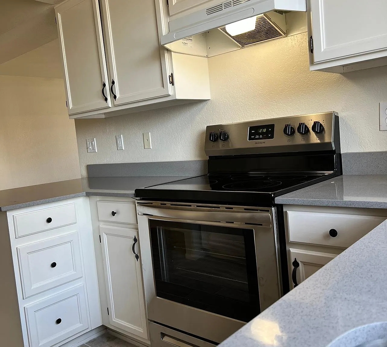 818 S Westwood — Photo 4
