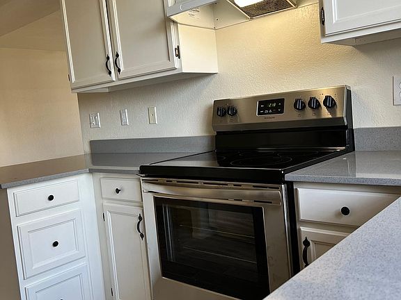 4th image of 818 S Westwood APT 110