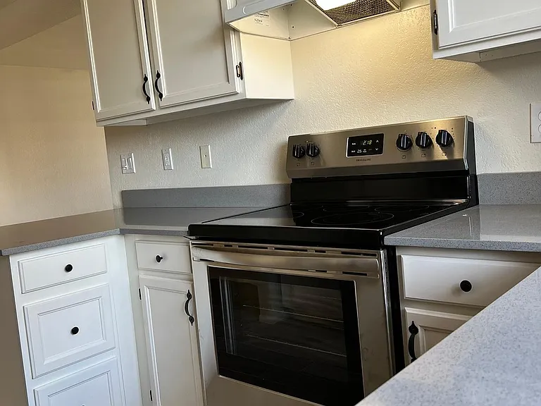 818 S Westwood #110 — Photo 4