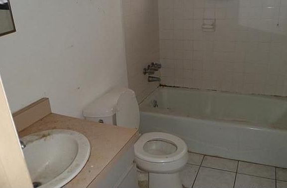 3rd image of 1833 SE Cherry Dr