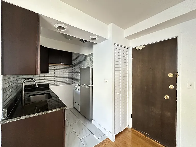 6830 N Sheridan Rd #365 — Photo 2