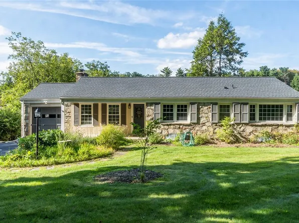 205 Bridle Path Rd, Bethlehem, PA 18017