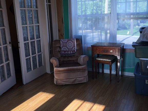 5th image of 303 E Owsley St