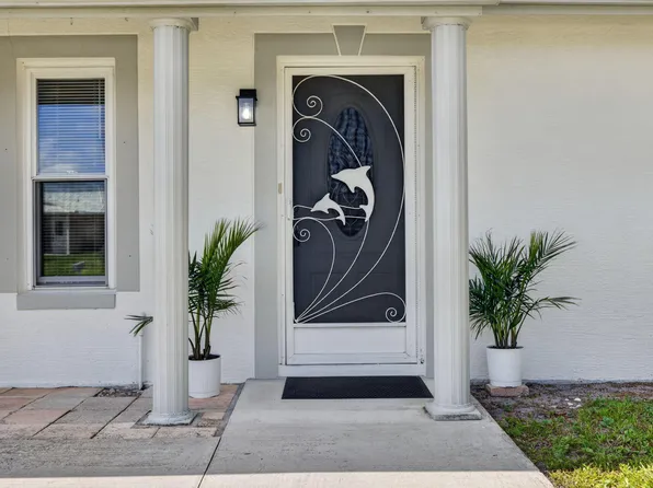 592 SW Banks Terrace, Port St Lucie, FL 34953