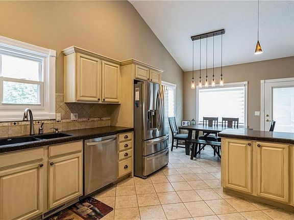 2nd image of 4717 Ashwood Dr