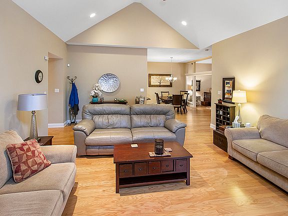 5th image of 6063 Round Hill Ln
