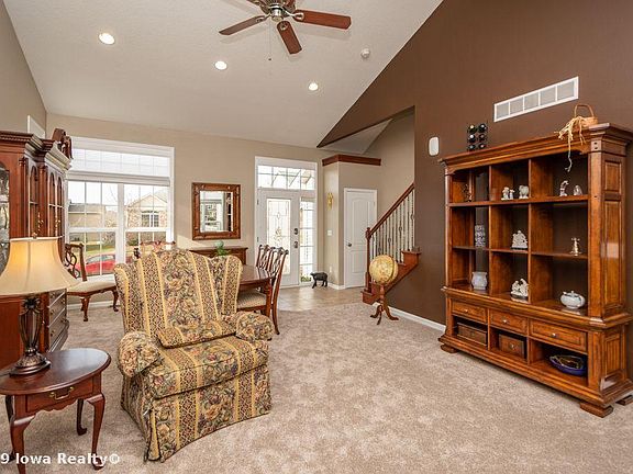 3rd image of 6827 Mark Twain Ct