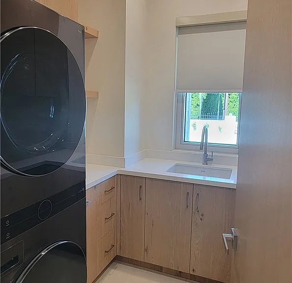 5061 Woodley Ave — Photo 16