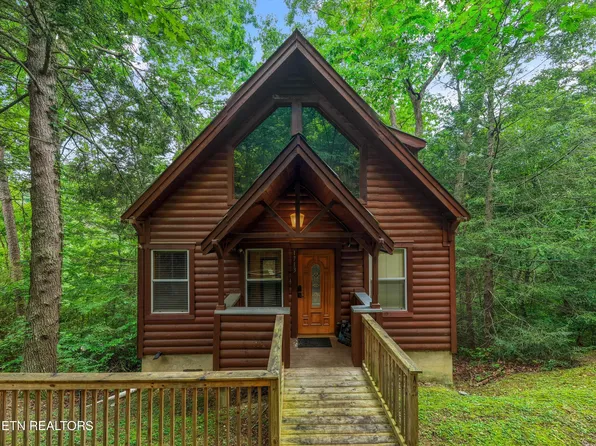 1713 Oakridge View Ln, Sevierville, TN 37876