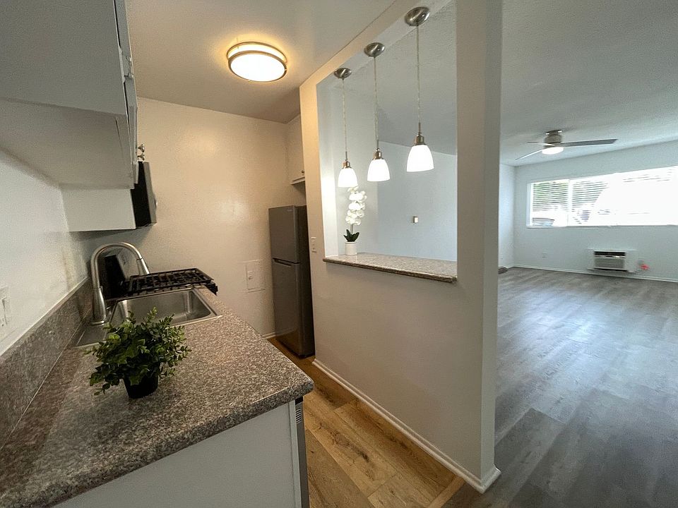 1st image of 14220 Burbank Blvd #72201