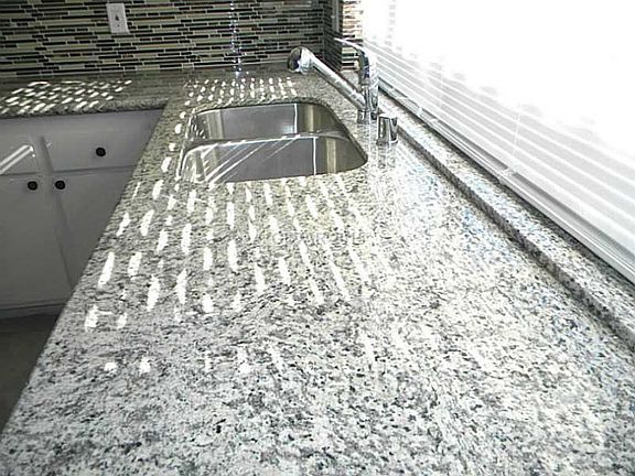 4th image of 425 Galveston St