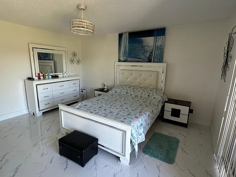 4557 Luxemburg Ct — Photo 8